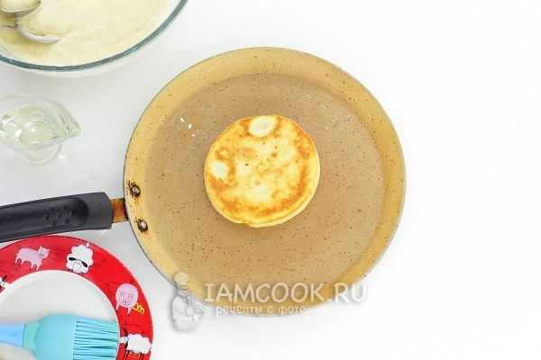 Обжарили блинчик с одной стороны