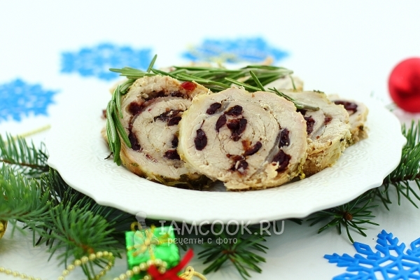 Фото мясного рулета с вяленой клюквой