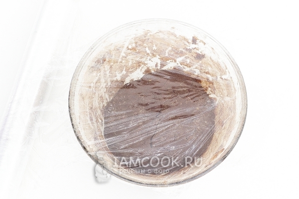 Накрыть тесто пленкой