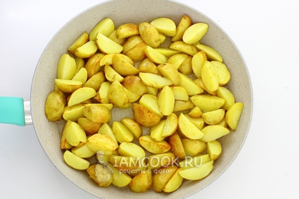 Обжарить картофель