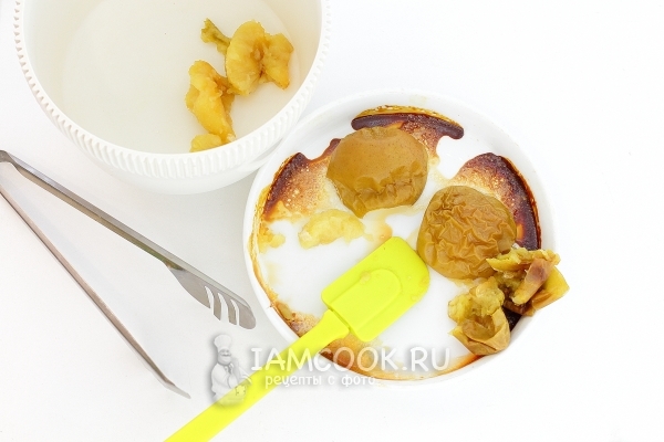 Запечь яблоки в духовке