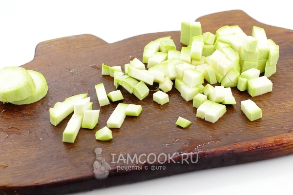 Порезать кабачок
