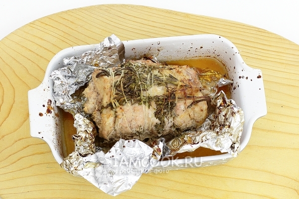 Рецепт мясного рулета с вяленой клюквой