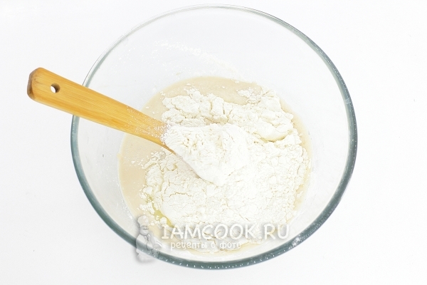 Всыпать муку