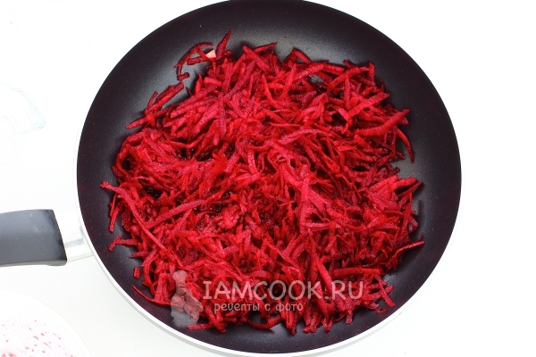 Обжарить свеклу