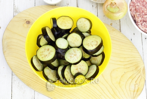 Посолить баклажаны