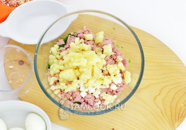 Нарезаем картофель