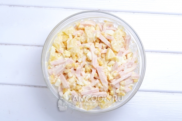 Рецепт салата с ананасами, ветчиной и кукурузой