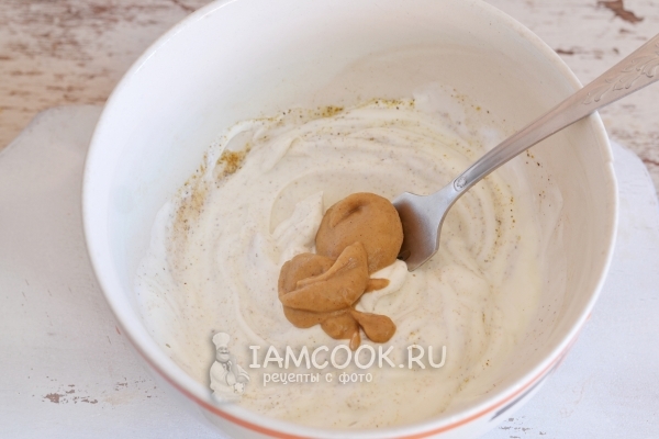 Положить горчицу