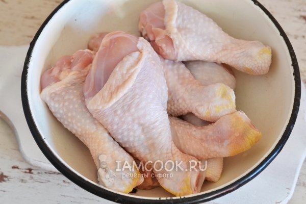 Помыть куриные ножки