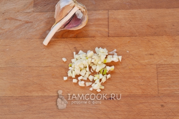 Измельчить чеснок