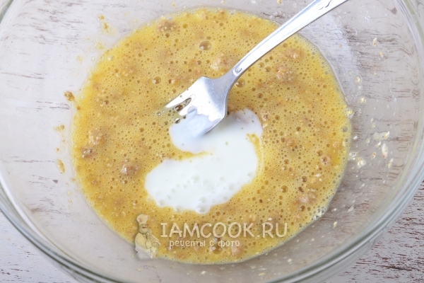 Влить кефир