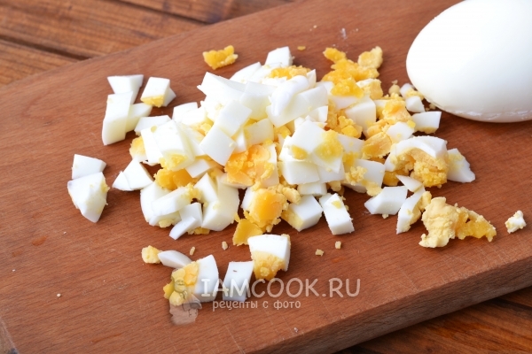 Порезать яйца
