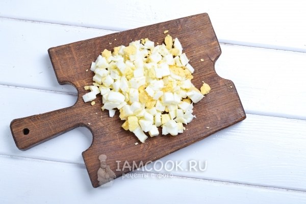 Порезать яйца