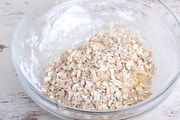 Всыпать овсяные хлопья