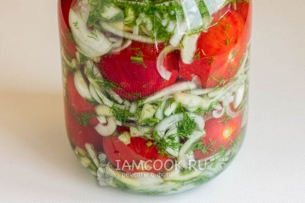 Залить овощи маринадом