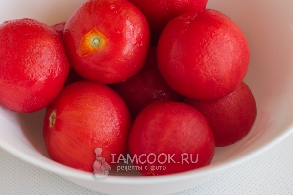 Снять с помидоров кожицу