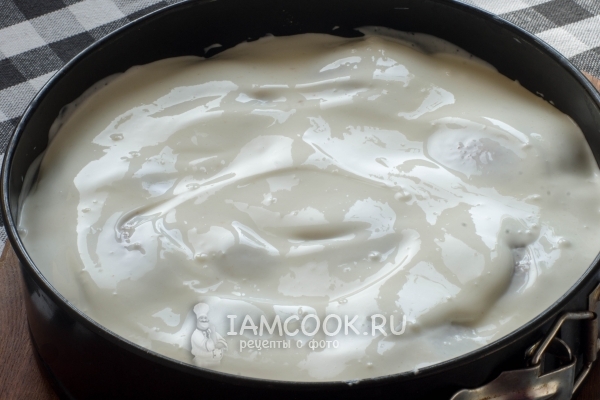 Смазать печенье кремом