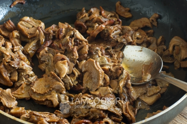 Обжарить грибы