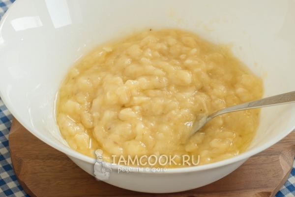 Добавить масло и сахар