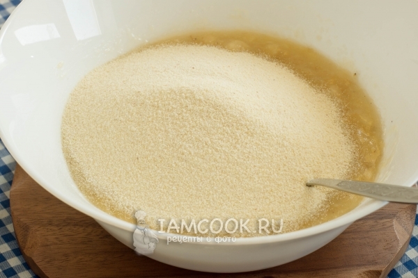 Всыпать манку и муку