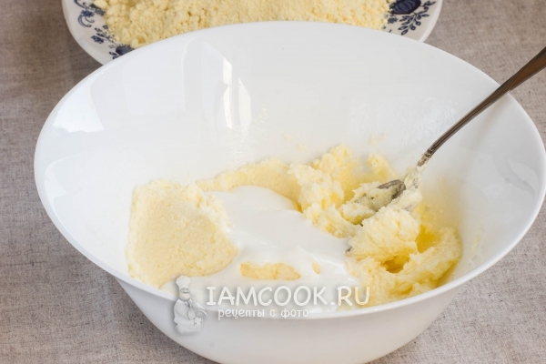 Влить кефир