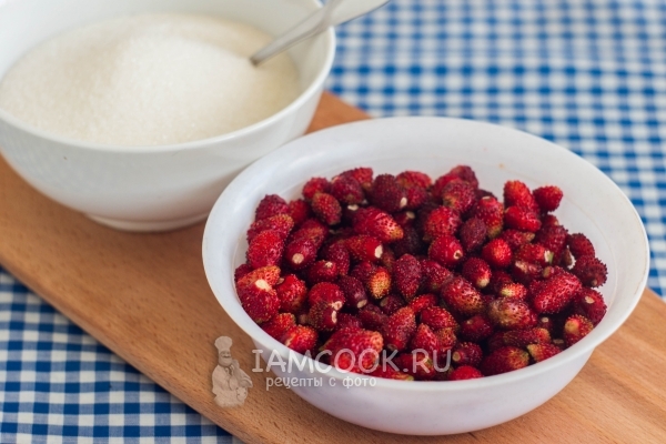 Ингредиенты для джема из лесной земляники