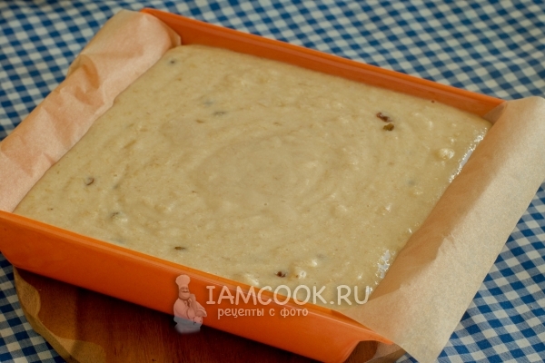 Перелить тесто в форму