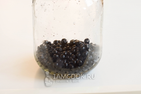 Положить в банку черноплодку