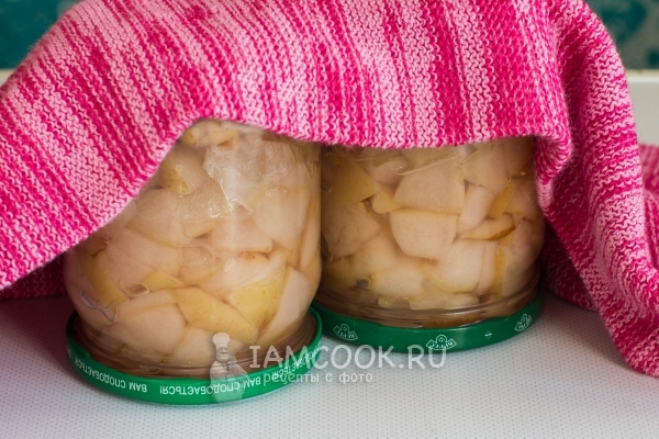 Готовые яблоки в собственном соку на зиму