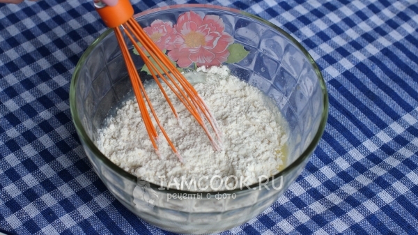 Всыпать муку