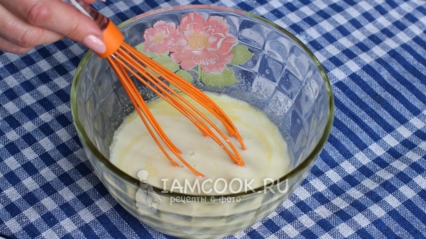 Влить молоко