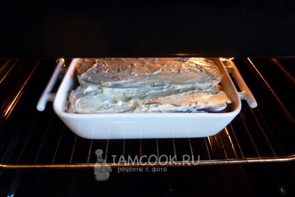 Поставить баклажаны в духовку