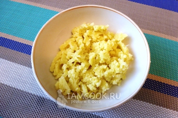 Размять картофель в пюре