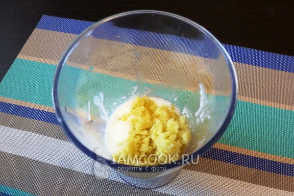 Положить картофельное пюре