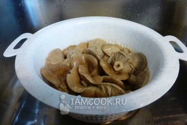 Промыть грибы