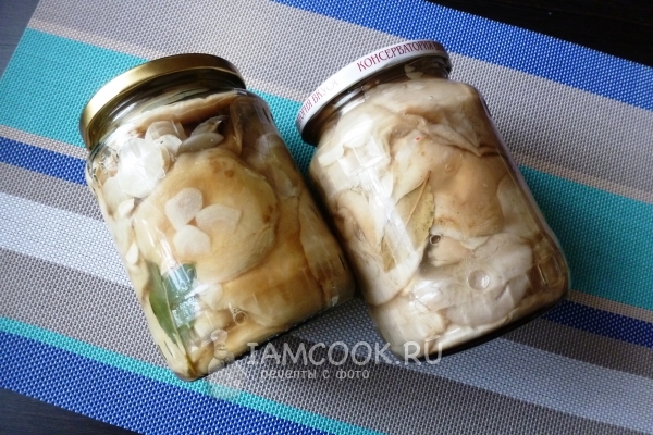 Готовые соленые грузди холодным способом в банках