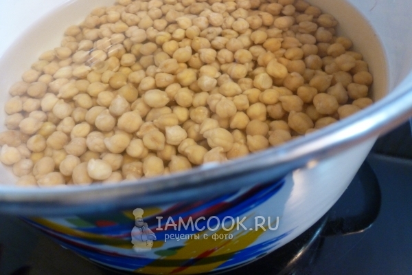 Замочить в воде нут