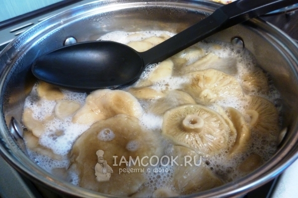 Отварить грузди