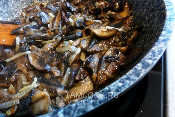 Пожарить грибы с луком