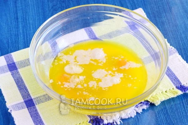 Добавить яйца