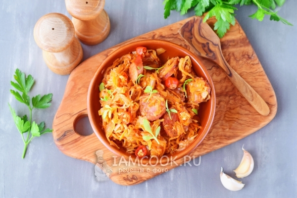 Рецепт тушёной квашеной капусты с сосисками