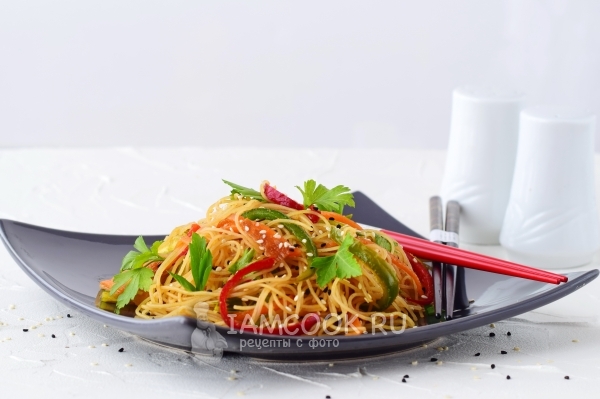 Рецепт салата с фунчозой и овощами