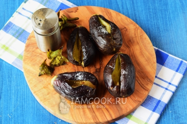 Посолить баклажаны