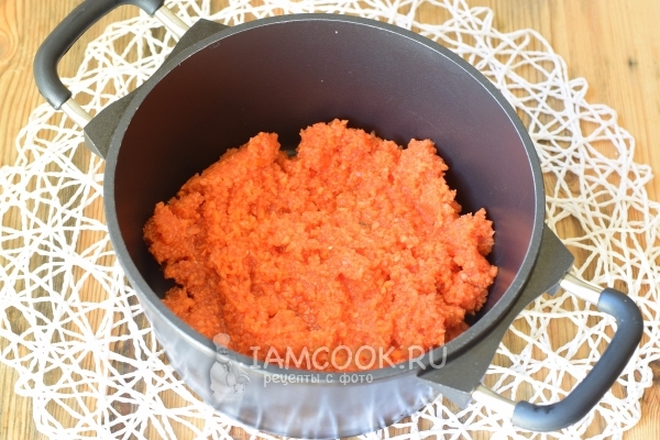 Переложить морковь в блендер