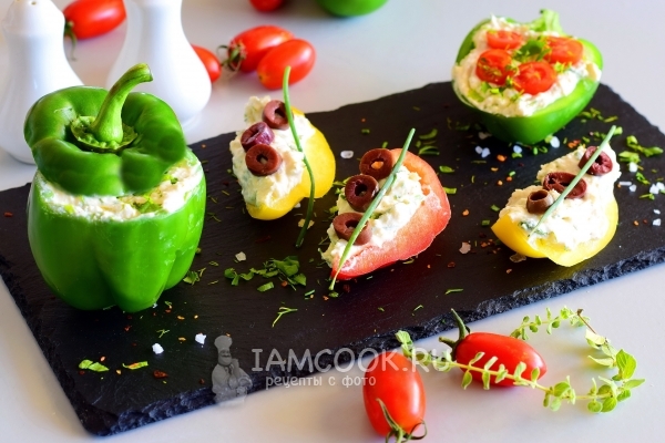 Фото перца, фаршированного творогом с чесноком и зеленью