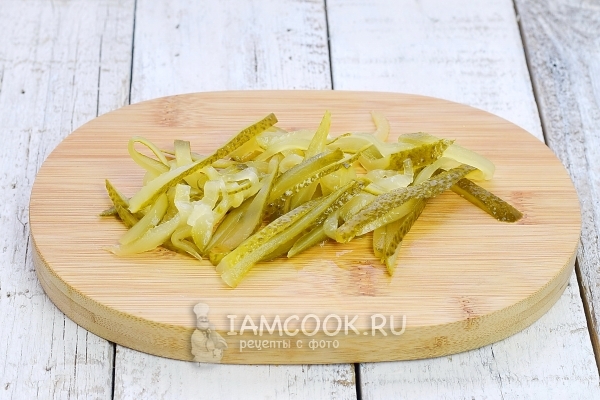 Нарезать огурцы