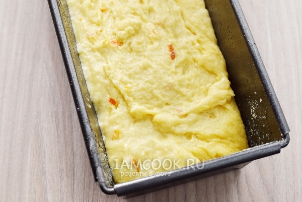 Выложить тесто в форму