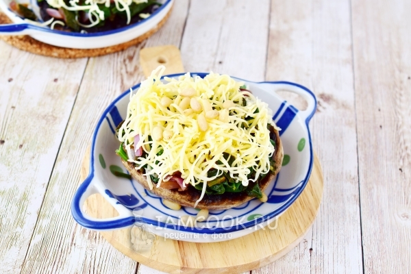 Посыпать тертым сыром