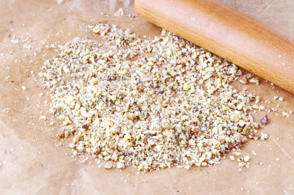 Измельчить орехи